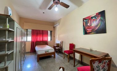 Amplia Casa c/ avenida c/ patio