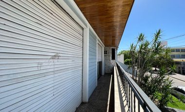 Amplia Casa c/ avenida c/ patio