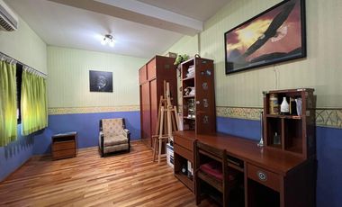 Amplia Casa c/ avenida c/ patio