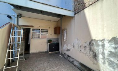 Amplia Casa c/ avenida c/ patio