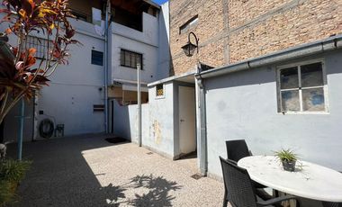 Amplia Casa c/ avenida c/ patio