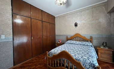 Amplia Casa c/ avenida c/ patio