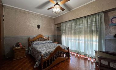 Amplia Casa c/ avenida c/ patio