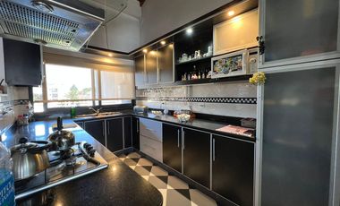 Amplia Casa c/ avenida c/ patio