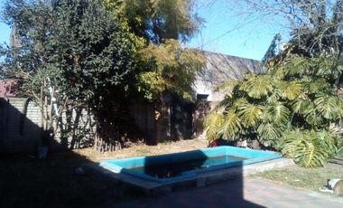 Casa en venta - 3 Dormitorios 1 Baño - 240Mts2 - Ensenada