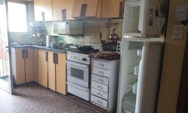 Casa en venta - 3 Dormitorios 1 Baño - Cochera - 170Mts2 - Quilmes