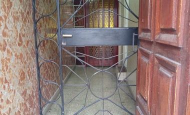 Casa en venta - 3 Dormitorios 1 Baño - Cochera - 170Mts2 - Quilmes