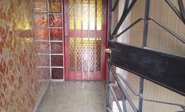 Casa en venta - 3 Dormitorios 1 Baño - Cochera - 170Mts2 - Quilmes