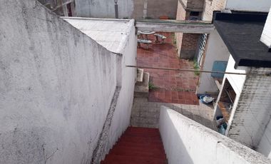 Casa en venta - 3 Dormitorios 1 Baño - Cochera - 170Mts2 - Quilmes