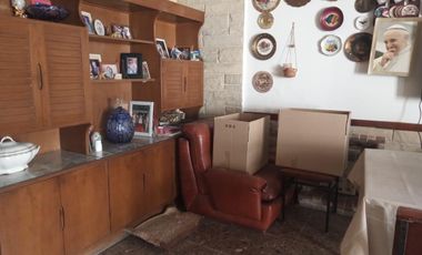 Casa en venta - 3 Dormitorios 1 Baño - Cochera - 170Mts2 - Quilmes