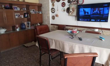 Casa en venta - 3 Dormitorios 1 Baño - Cochera - 170Mts2 - Quilmes