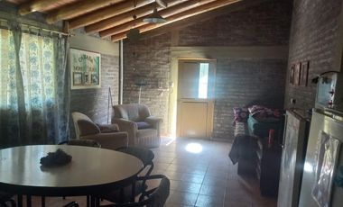 Casa en venta - 2 Dormitorios 1 Baño - 4.500Mts2 - Luján de Cuyo