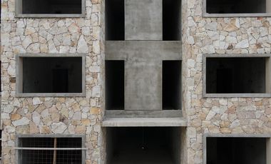 Departamento con parrilla propia y piscina en complejo cerrado