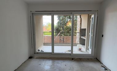 Departamento con parrilla propia y piscina en complejo cerrado