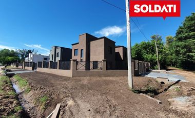 Departamento de 3 ambientes. A 300 metros de la Panamericana ramal Pilar, km 57, sin expensas.