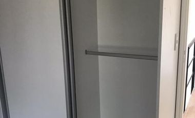 Departamento de 3 ambientes. A 300 metros de la Panamericana ramal Pilar, km 57, sin expensas.