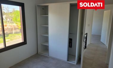 Departamento de 3 ambientes. A 300 metros de la Panamericana ramal Pilar, km 57, sin expensas.