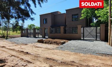 Departamento de 3 ambientes. A 300 metros de la Panamericana ramal Pilar, km 57, sin expensas.