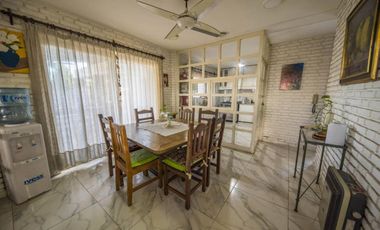 Casa en venta - 6 Dormitorios 5 Baños - Cocheras - San Miguel
