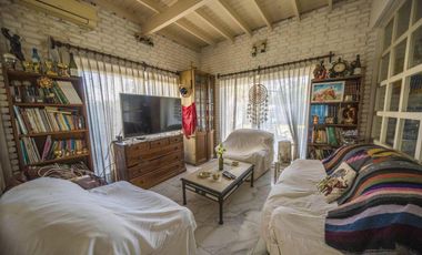 Casa en venta - 6 Dormitorios 5 Baños - Cocheras - San Miguel