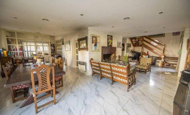 Casa en venta - 6 Dormitorios 5 Baños - Cocheras - San Miguel