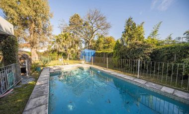 Casa en venta - 6 Dormitorios 5 Baños - Cocheras - San Miguel