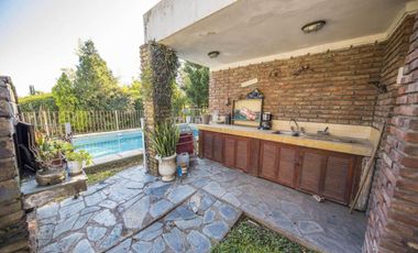 Casa en venta - 6 Dormitorios 5 Baños - Cocheras - San Miguel