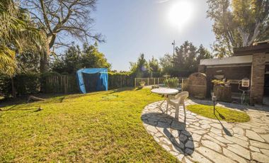 Casa en venta - 6 Dormitorios 5 Baños - Cocheras - San Miguel