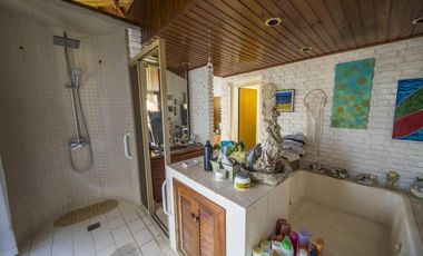 Casa en venta - 6 Dormitorios 5 Baños - Cocheras - San Miguel