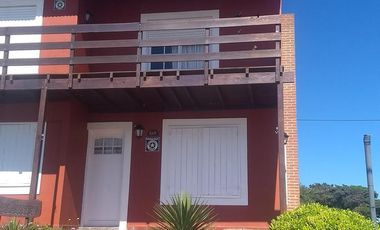 Casa en venta - 3 Dormitorios 2 Baños - Cochera - Las Toninas
