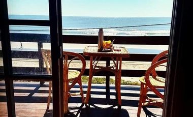 Casa en venta - 3 Dormitorios 2 Baños - Cochera - Las Toninas