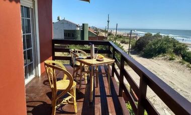 Casa en venta - 3 Dormitorios 2 Baños - Cochera - Las Toninas