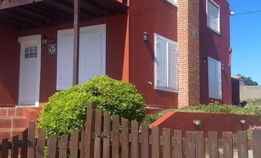 Casa en venta - 3 Dormitorios 2 Baños - Cochera - Las Toninas
