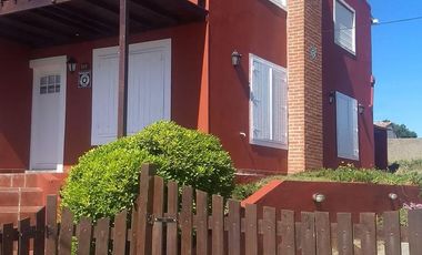 Casa en venta - 3 Dormitorios 2 Baños - Cochera - Las Toninas