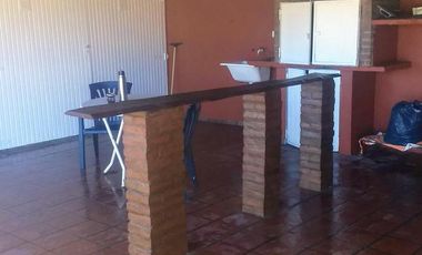 Casa en venta - 3 Dormitorios 2 Baños - Cochera - Las Toninas