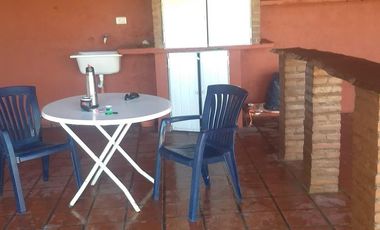 Casa en venta - 3 Dormitorios 2 Baños - Cochera - Las Toninas
