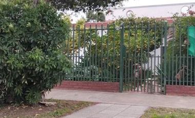 Casa en venta - 2 Dormitorios 1 Baño - Cochera - 240Mts2 - Los Polvorines