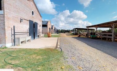 Venta/Alquiler Nave con Caballerizas