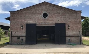 Venta/Alquiler Nave con Caballerizas
