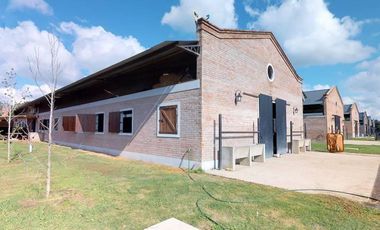 Venta/Alquiler Nave con Caballerizas