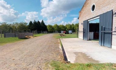 Venta/Alquiler Nave con Caballerizas