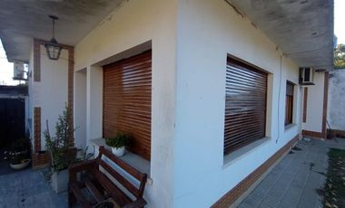 Casa en venta - 2 Dormitorios 1 Baño 1 Cochera - 600mts2 - Saladillo