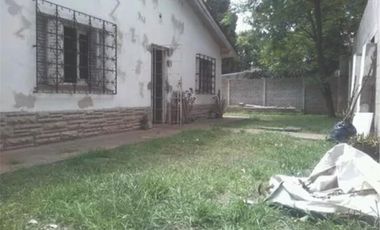 Casa Quinta en venta - 3 Dormitorios 1 Baño - Cochera - 1.020Mts2 - Glew, Almirante Brown