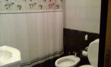 Casa PH en venta en Bernal Oeste