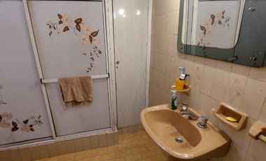 Casa con Departamento en venta en Bernal Oeste