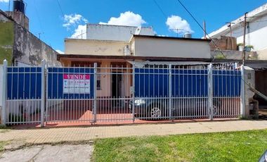 Casa con Departamento en venta en Bernal Oeste