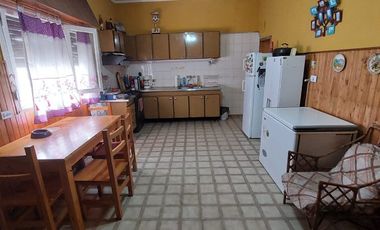 Casa con Departamento en venta en Bernal Oeste