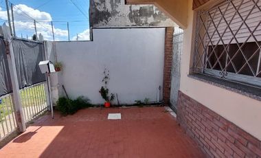 Casa con Departamento en venta en Bernal Oeste