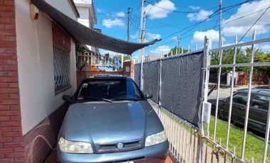 Casa con Departamento en venta en Bernal Oeste