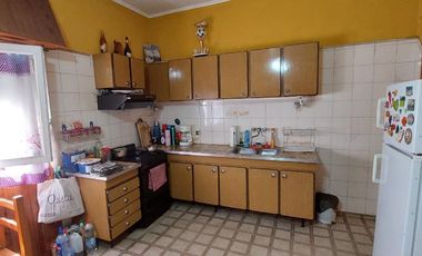 Casa con Departamento en venta en Bernal Oeste
